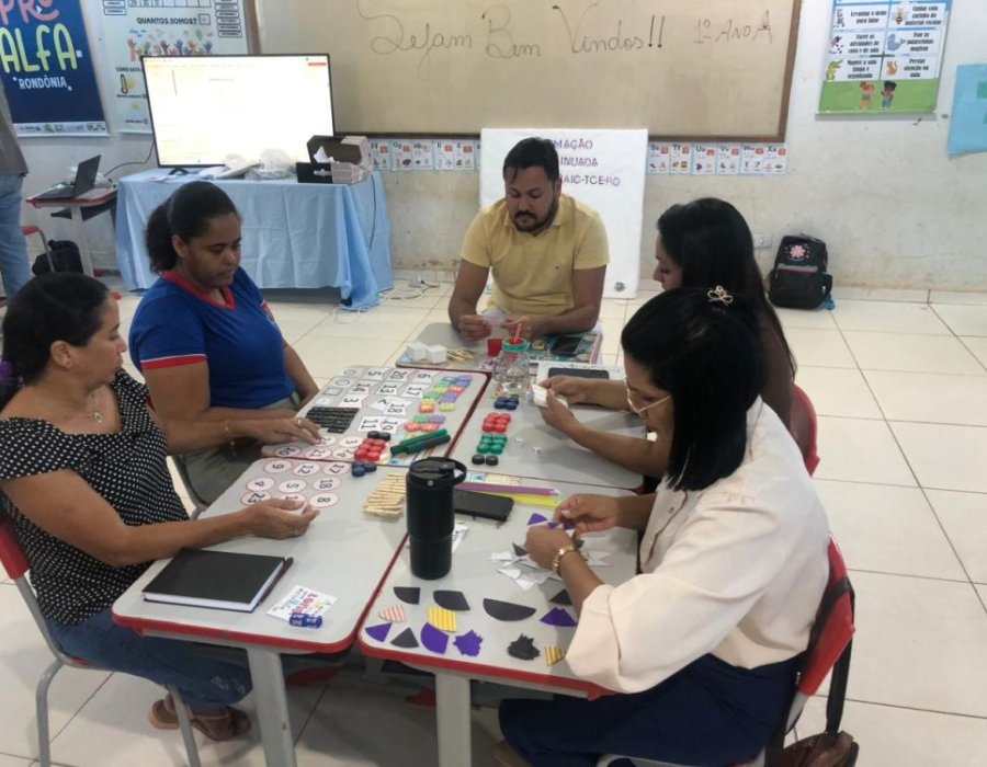 Secretaria Municipal de Educação realiza Formação Continuada para professores dos anos iniciais em Cacaulândia 